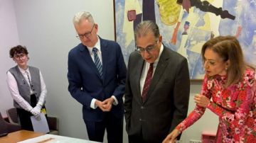 أستراليا تسلم 17 قطعة أثرية نادرة لمصر صور