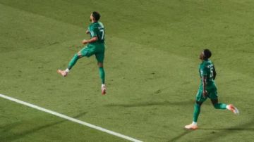 الأهلي السعودي يهزم السد القطري 2-1 في دوري أبطال آسيا