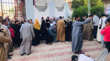 بالزي الصعيدي.. رجال وشباب سوهاج يدلون بأصواتهم في انتخابات النواب