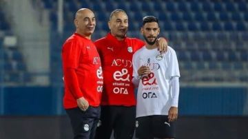 لاعب الأهلي السابق: بعض لاعبي المنتخب يريدون الإطاحة بـ حسام حسن لاعب الأهلي السابق: بعض لاعبي المنتخب يريدون الإطاحة بـ حسام حسن