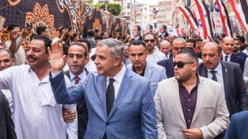 محافظ الإسكندرية يتفقد سير لجان الاقتراع بمختلف المقار