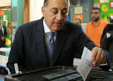 مدبولي أثناء الإدلاء بصوته في انتخابات مجلس النواب: سنواصل مسيرة التعاون بين الحكومة والبرلمان مدبولي أثناء الإدلاء بصوته في انتخابات مجلس النواب: سنواصل مسيرة التعاون بين الحكومة والبرلمان