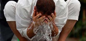 أمين الإفتاء: الكلام أثناء الوضوء لا يبطله.. والسنة أداؤه بهدوء واستحضار للنية