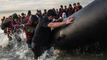 ارتفاع عبور المهاجرين للمانش يدفع فرنسا لاعتماد استراتيجية اعتراض بحرية جديدة ارتفاع عبور المهاجرين للمانش يدفع فرنسا لاعتماد استراتيجية اعتراض بحرية جديدة