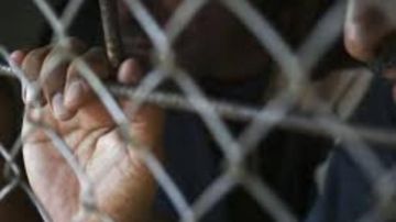 المشدد 10 سنوات لشخصين بتهمة سرقة طالبين تحت تهديد السلاح في قنا المشدد 10 سنوات لشخصين بتهمة سرقة طالبين تحت تهديد السلاح في قنا