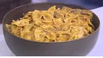 طريقة مكرونة بالبصل واللحم.. بأسهل الخطوات