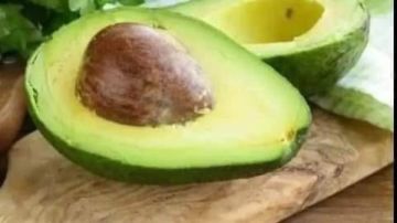 ماذا يحدث لجسمك عند تناول الأفوكادو؟