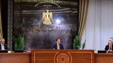 مدبولي: توجيه أغلب حصيلة صفقة الاستثمار مع قطر لتخفيض الدين العام مدبولي: توجيه أغلب حصيلة صفقة الاستثمار مع قطر لتخفيض الدين العام