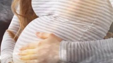 مسلسل كارثة طبيعية يتحقق على أرض الواقع .. مصرية تتفاجأ بحملها في 9 أجنة