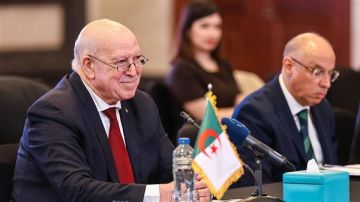 وزير الصناعة الجزائري: فتح خط بحري مباشر بين ميناء الجزائر والإسكندرية وزير الصناعة الجزائري: فتح خط بحري مباشر بين ميناء الجزائر والإسكندرية