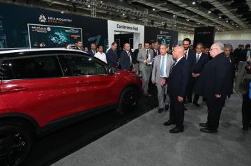 وزير الصناعة يتفقد أجنحة شركات السيارات والمكونات في معرض MEA Industry وزير الصناعة يتفقد أجنحة شركات السيارات والمكونات في معرض MEA Industry
