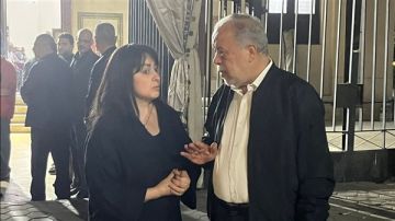 أشرف زكي ينفي منع هند عاكف من الظهور