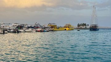 البحر الأحمر.. ملاذ الأوروبيين الدافئ: 35 ألف سائح يصلون في يوم واحد مع بدء الموسم الشتوي البحر الأحمر.. ملاذ الأوروبيين الدافئ: 35 ألف سائح يصلون في يوم واحد مع بدء الموسم الشتوي