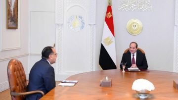 الرئيس السيسي يوجه بتكثيف الاستكشافات البترولية وتعزيز حوافز الاستثمار خلال اجتماع مع مدبولي ووزير البترول الرئيس السيسي يوجه بتكثيف الاستكشافات البترولية وتعزيز حوافز الاستثمار خلال اجتماع مع مدبولي ووزير البترول