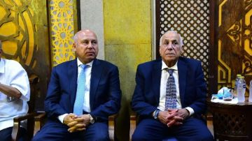 كامل الوزير يقدم واجب العزاء في نجم الزمالك الراحل محمد صبري