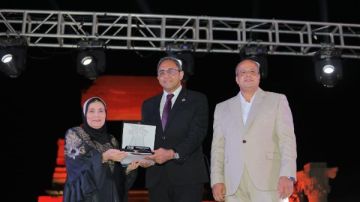 محافظ قنا يكرم رموز الفن والثقافة ضمن فعاليات مهرجان قنا للفنون