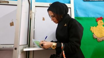 مرحلة مهمة في التاريخ.. الدكتورة سحر نصر تدلي بصوتها فى انتخابات مجلس النواب 