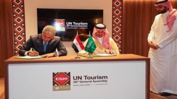 مصر والسعودية توقعان برنامجا تنفيذيا للتعاون المشترك في مجال السياحة