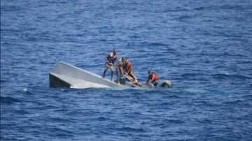 يحملان مئات الركاب.. غرق قارب للمهاجرين وفقدان آخر قبالة سواحل ماليزيا