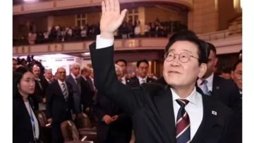 الزيارة التي أبهرت العالم الإعلام الدولي يشيد بحفاوة جامعة القاهرة بالرئيس الكوري الزيارة التي أبهرت العالم الإعلام الدولي يشيد بحفاوة جامعة القاهرة بالرئيس الكوري