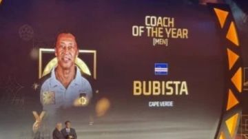 بوبيستا يحصد جائزة أفضل مدرب أفريقي 2025 في حفل الكاف بالرباط