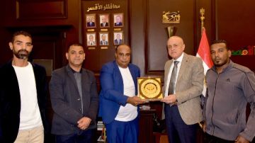 محافظ الأقصر يستقبل وفد أهالي البياضية ويثمن دعمهم ويؤكد استمرار جهود التنمية محافظ الأقصر يستقبل وفد أهالي البياضية ويثمن دعمهم ويؤكد استمرار جهود التنمية