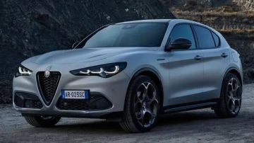 مواصفات وأسعار الفاروميو ستلفيو 2026 الكروس أوفر صور