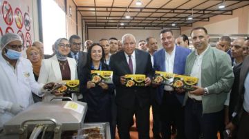 وزيرة التضامن ومحافظ الوادي الجديد يتفقدان مركز التكوين المهني للتكافل الاجتماعي