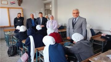 وكيل تعليم القاهرة يتابع امتحانات شهر نوفمبر بمدرسة عمر بن الخطاب