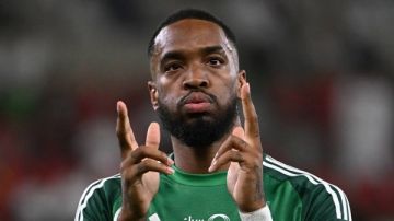 الأهلي السعودي يفتح باب الرحيل أمام إيفان توني