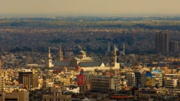 انفجار المزة يهز دمشق.. وتساؤلات حول الجهة المنفذة وامتداد التوتر إلى السويداء انفجار المزة يهز دمشق.. وتساؤلات حول الجهة المنفذة وامتداد التوتر إلى السويداء