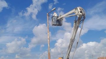 رئيس مدينة كفر الشيخ يتابع رفع كفاءة الإنارة العامة بطريق كفر المنشي