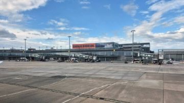 لمدة 45 دقيقة .. تعليق الرحلات في مطار هانوفر بعد رصد طائرة مسيرة لمدة 45 دقيقة .. تعليق الرحلات في مطار هانوفر بعد رصد طائرة مسيرة