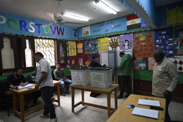 مصر.. السيسي يعلق على مخالفات بانتخابات مجلس النواب ويصدر توجيها بشأنها مصر.. السيسي يعلق على مخالفات بانتخابات مجلس النواب ويصدر توجيها بشأنها