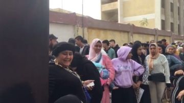 استمرار توافد الناخبين على اللجان الانتخابية بحلون.. صور استمرار توافد الناخبين على اللجان الانتخابية بحلون.. صور