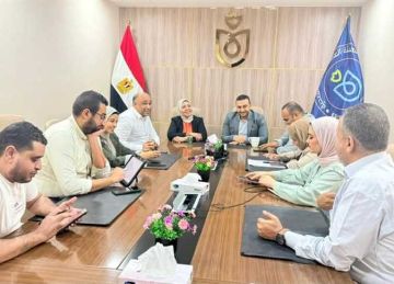  الرعاية الصحية بالأقصر تبحث مع التأمين الشامل تيسير خدمات المنتفعين