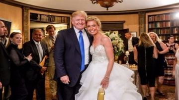 ترامب يفاجئ عروسين بظهور غير متوقع ويقلب حفل زفاف إلى لحظة عالمية ترامب يفاجئ عروسين بظهور غير متوقع ويقلب حفل زفاف إلى لحظة عالمية