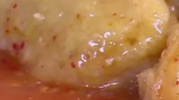 طريقة عمل دبابيس مقلية بصوص سويت آند تشيلي.. بأسهل الخطوات طريقة عمل دبابيس مقلية بصوص سويت آند تشيلي.. بأسهل الخطوات