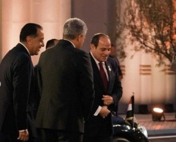 وصول الرئيس السيسي إلى المتحف المصري الكبير تمهيدا لافتتاحه وصول الرئيس السيسي إلى المتحف المصري الكبير تمهيدا لافتتاحه