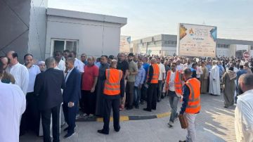 إقبال كثيف من المصريين بالكويت على التصويت بانتخابات مجلس النواب..صور