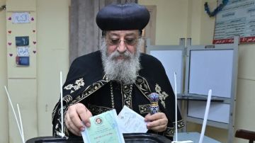 البابا تواضروس خلال الإدلاء بصوته في انتخابات النواب: اختاروا الإنسان الأمين والكفء