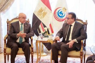 الدكتور خالد عبدالغفار يبحث مع وزير الصحة العراقي سبل تعزيز العمل بمجالات التعاون المشترك