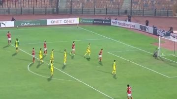 بعد غياب طويل.. إمام عاشور يعود للتهديف مع الأهلي في مرمى شبيبة القبائل الجزائري