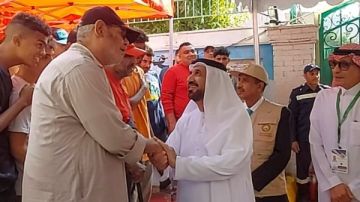 رئيس البرلمان العربي يتفاعل مع المواطنين خلال جولته بلجان المهندسين وسط أجواء من الحفاوة والترحيب