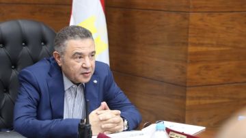 محافظ البحر الأحمر يتابع سير العملية الانتخابية من غرفة العمليات بمركز سيطرة الشبكة الوطنية بالديوان العام