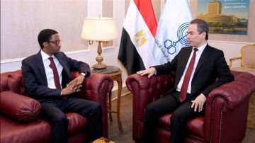 وزير الإعلام التشادي.. عرض ليالي الحلمية وبرامج شيخ الأزهر علي تليفزيون تشاد