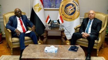وزير الصناعة يبحث مع وزير البنية التحتية السوداني سبل تعزيز التعاون