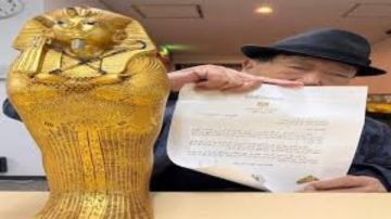 أسباب إختيار شكل تابوت فرعوني لدعوات إفتتاح المتحف المصري الكبير .. تفاصيل أسباب إختيار شكل تابوت فرعوني لدعوات إفتتاح المتحف المصري الكبير .. تفاصيل