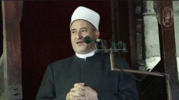 خطيب الجامع الأزهر: إضعاف اللغة العربية والدعوة للعامية محاولة لفصل الأجيال عن التراث