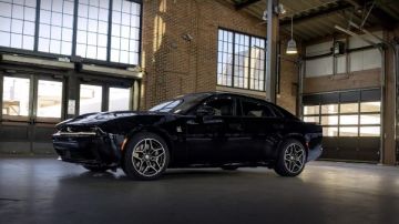 سعر دودج تشارجر سكس باك 2026 في السعودية صور